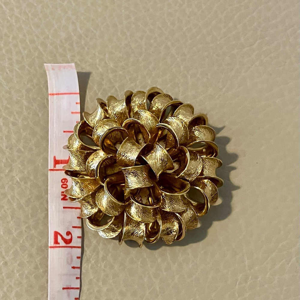 Monet Gold Ribbon Brooch and Earring Set - Picture 4 of 6